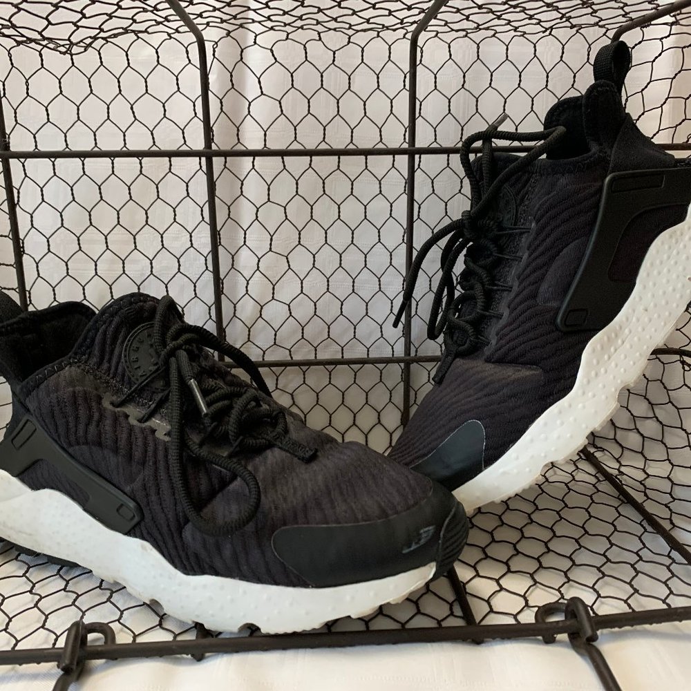 Nike Air Black Sneaker Shoe size 7.5